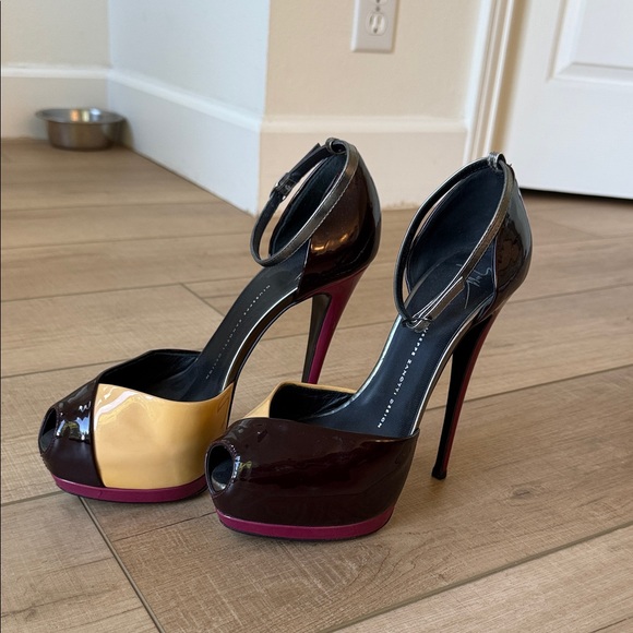 Giuseppe Zanotti Black and Gold Peep Toe Heels